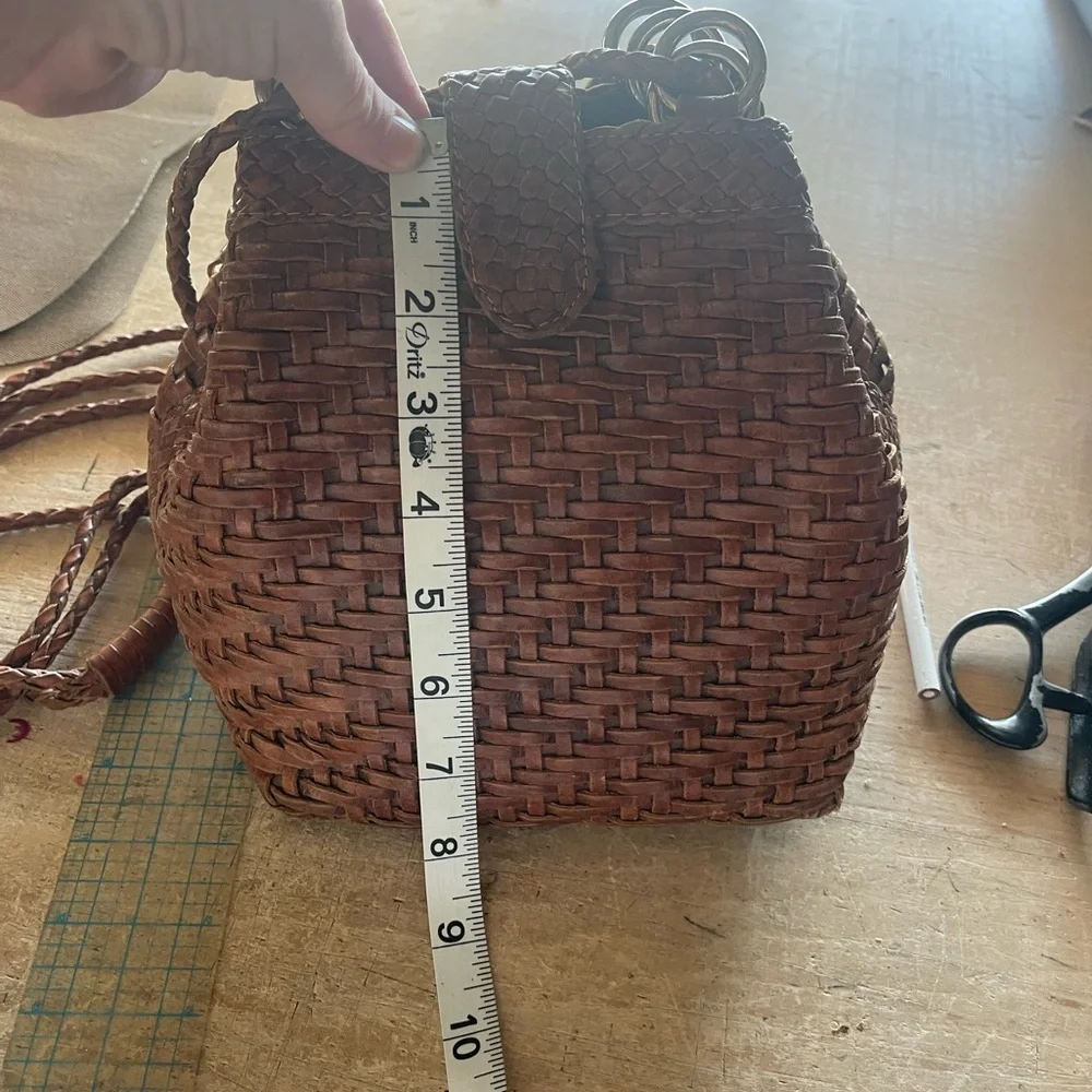 Vintage woven leather bucket bag purse - Picture 2 of 4